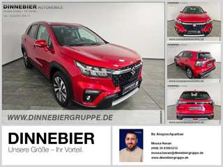 Schräge Frontansicht auf einen Suzuki S-Cross , freigestellt