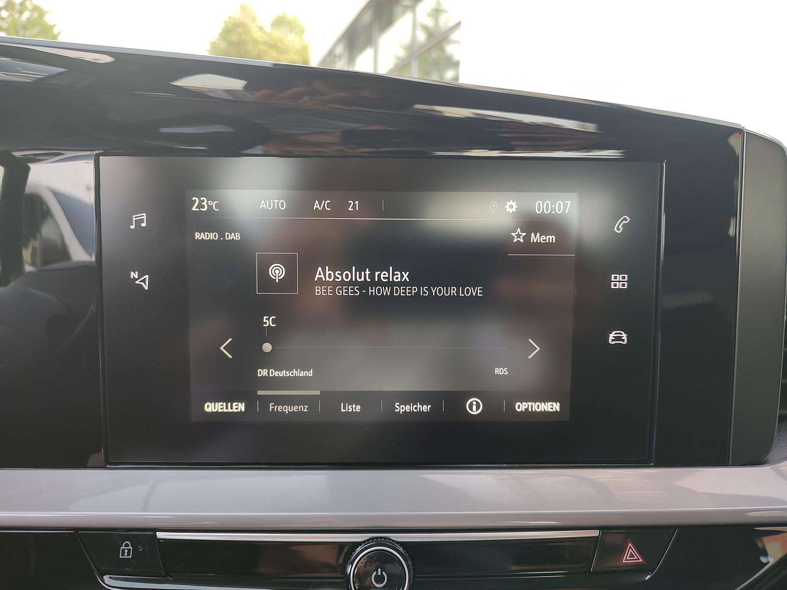 Fahrzeugbild eines Opel Mokka Electric