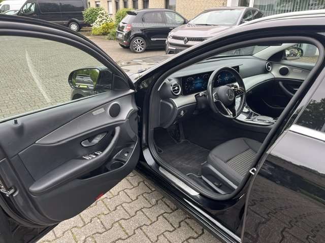 Fahrzeugbild eines Mercedes-Benz E-Klasse