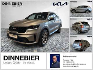 Schräge Frontansicht auf einen Kia Sorento , freigestellt