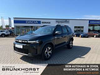 Schräge Frontansicht auf einen Dacia Bigster , freigestellt