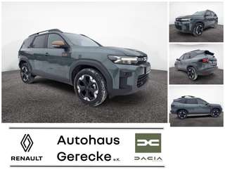 Schräge Frontansicht auf einen Dacia Bigster , freigestellt