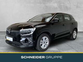 Schräge Frontansicht auf einen Renault Austral , freigestellt