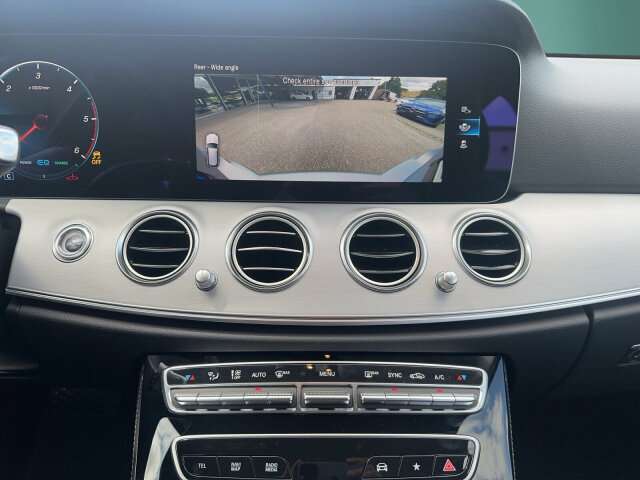Fahrzeugbild eines Mercedes-Benz E-Klasse