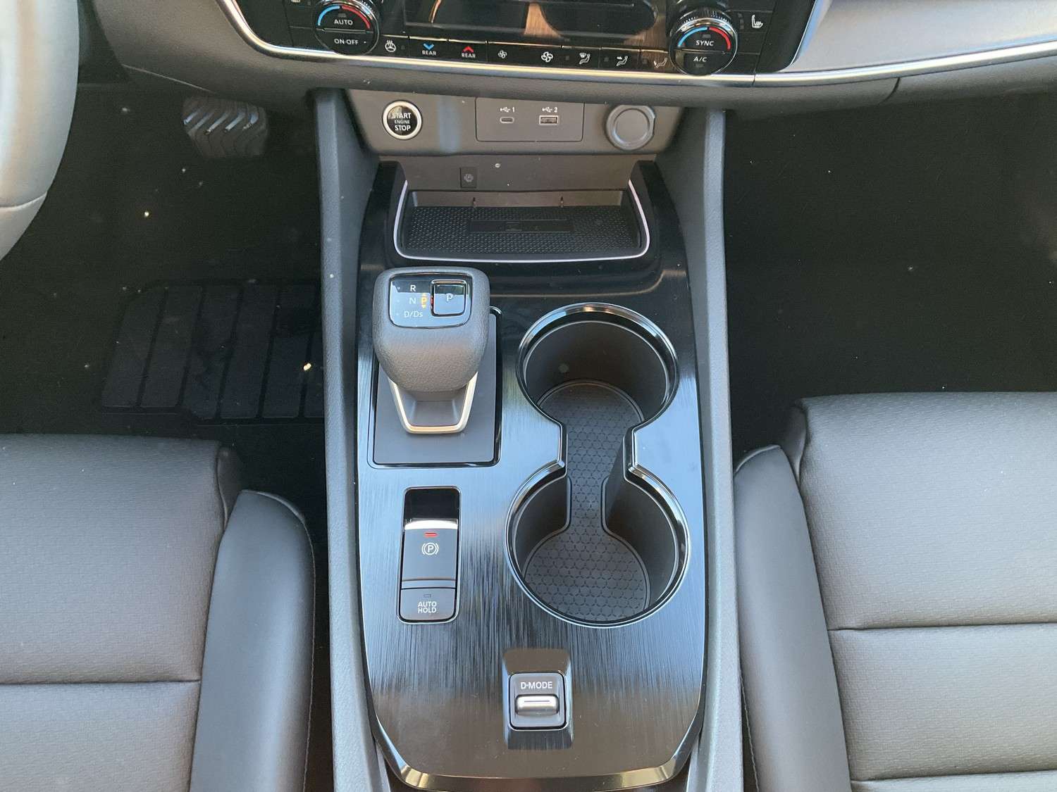 Fahrzeugbild eines Nissan X-TRAIL