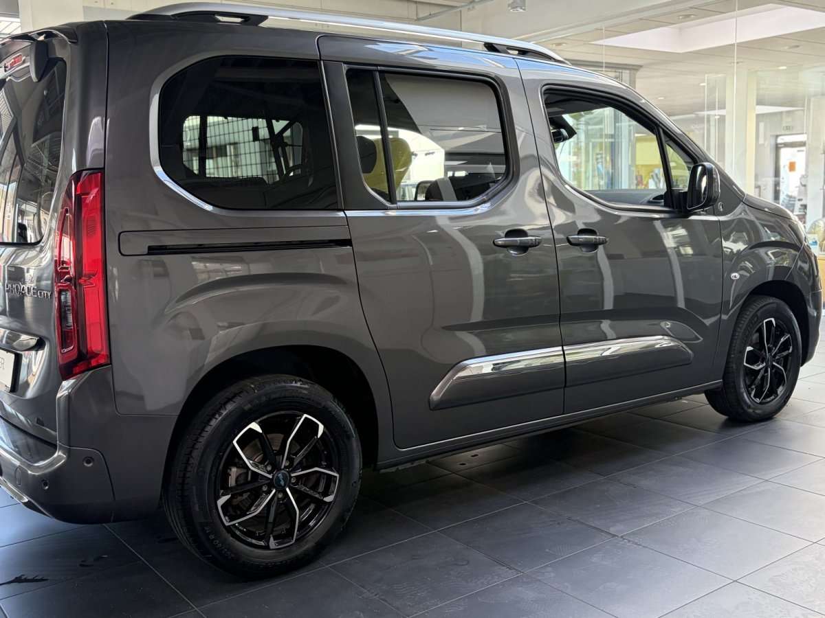 Fahrzeugbild eines Toyota Proace City