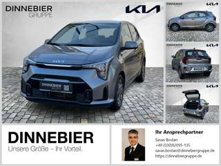Schräge Frontansicht auf einen Kia Picanto , freigestellt