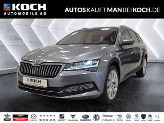 Schräge Frontansicht auf einen Skoda Superb , freigestellt