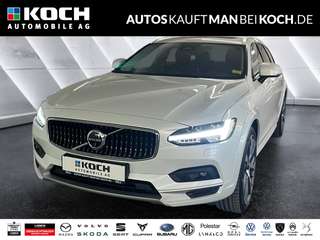 Schräge Frontansicht auf einen Volvo V90 , freigestellt