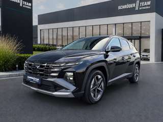 Schräge Frontansicht auf einen Hyundai Tucson , freigestellt