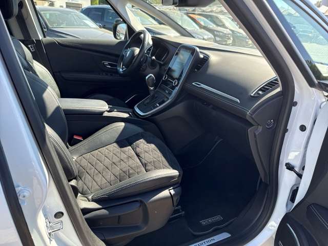 Fahrzeugbild eines Renault Grand Scénic