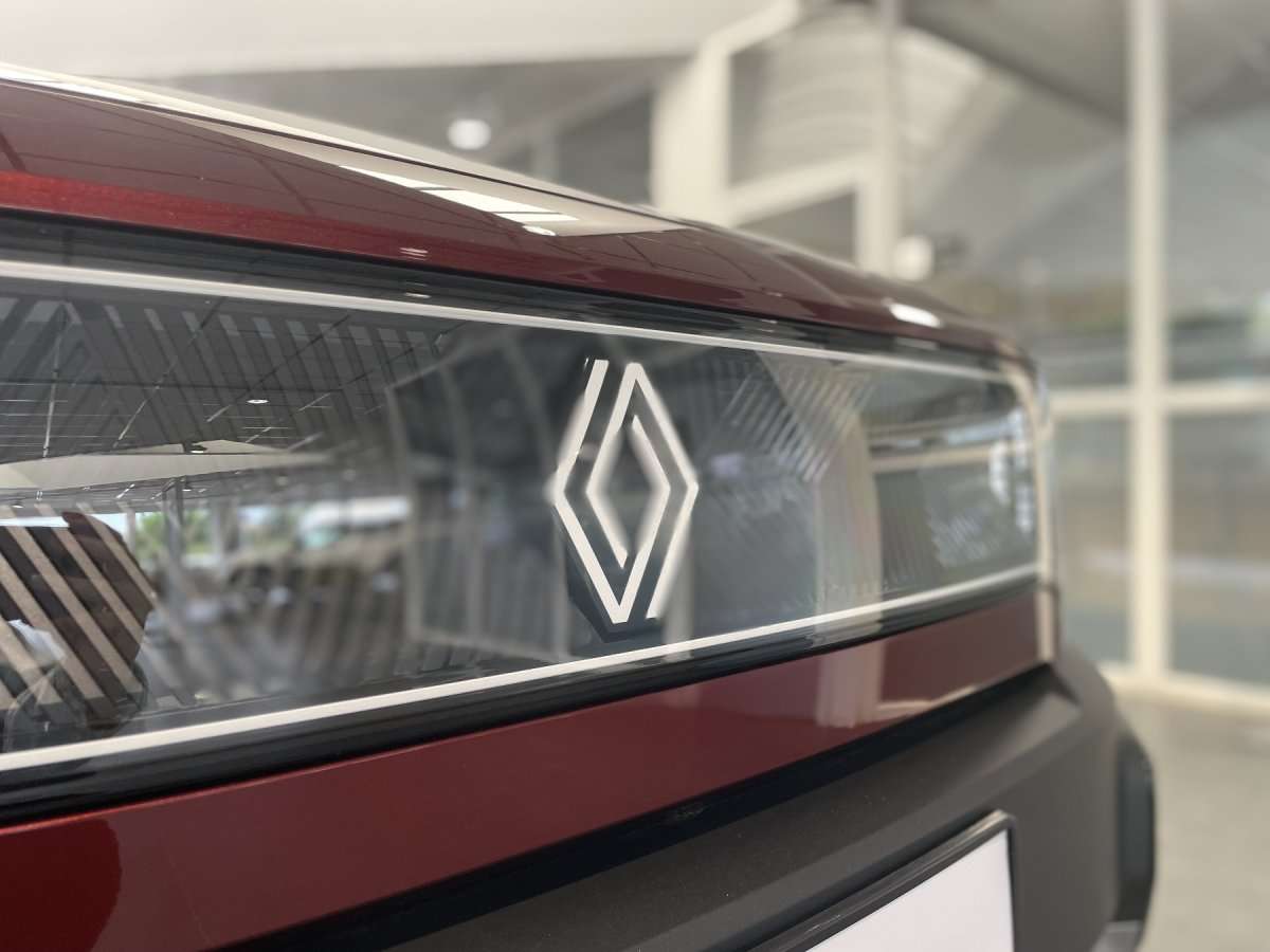 Fahrzeugbild eines Renault 4 E-TECH