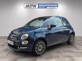 Schräge Frontansicht auf einen Fiat 500 , freigestellt