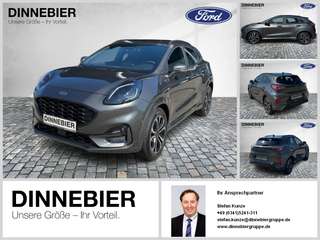Schräge Frontansicht auf einen Ford Puma , freigestellt
