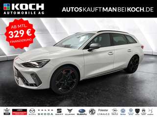 Schräge Frontansicht auf einen CUPRA Leon , freigestellt