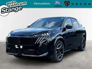 Schräge Frontansicht auf einen Peugeot 3008 , freigestellt