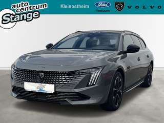 Schräge Frontansicht auf einen Peugeot 508 , freigestellt