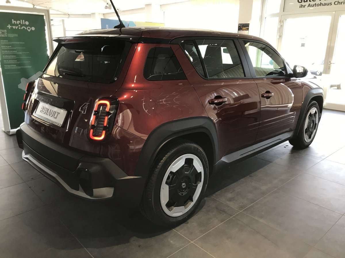 Fahrzeugbild eines Renault 4 E-TECH