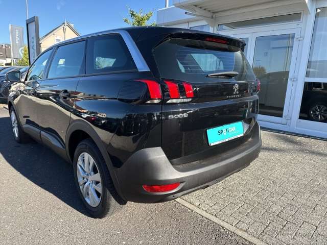 Fahrzeugbild eines Peugeot 5008