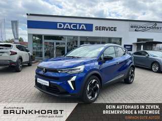 Schräge Frontansicht auf einen Renault Captur , freigestellt
