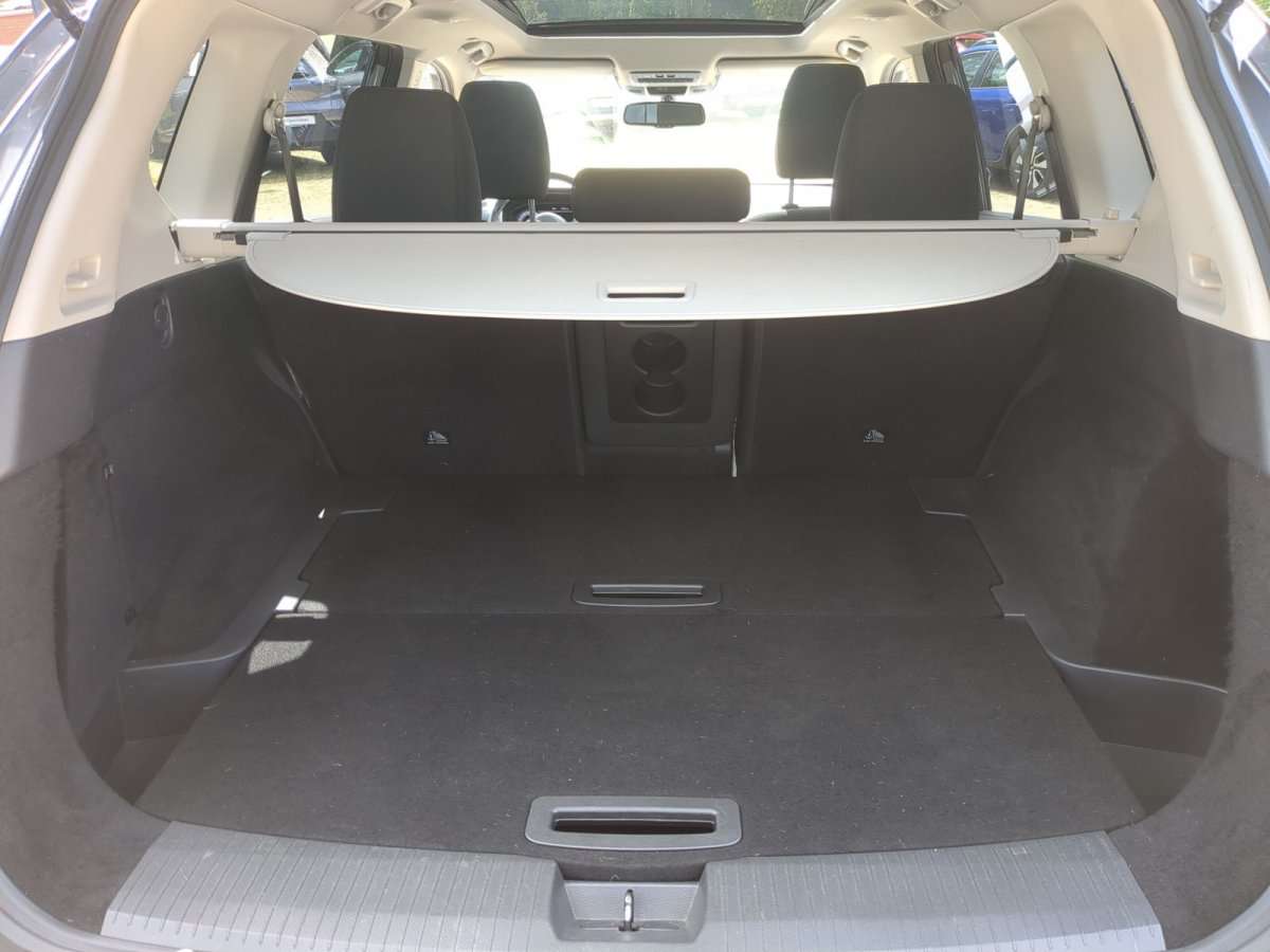 Fahrzeugbild eines Nissan X-TRAIL