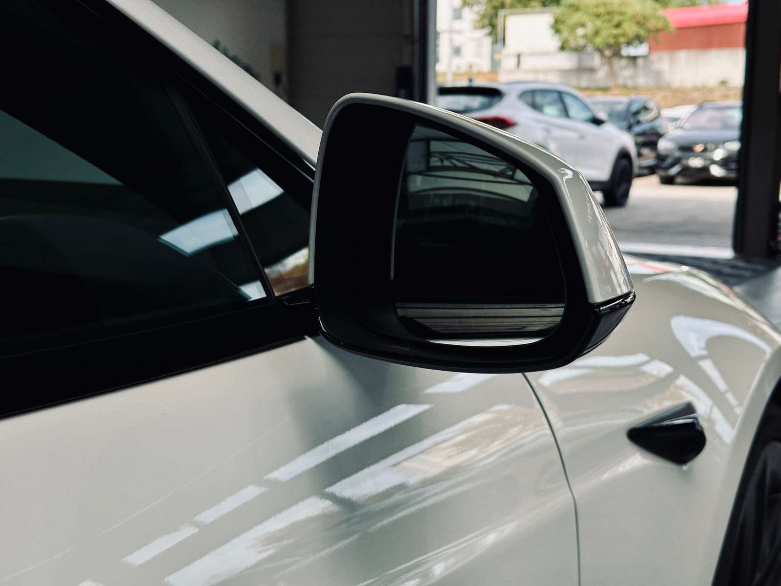 Fahrzeugbild eines TESLA Model S