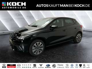 Schräge Frontansicht auf einen SEAT Ibiza , freigestellt