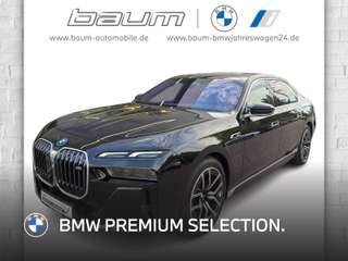 Schräge Frontansicht auf einen BMW 7er-Reihe , freigestellt