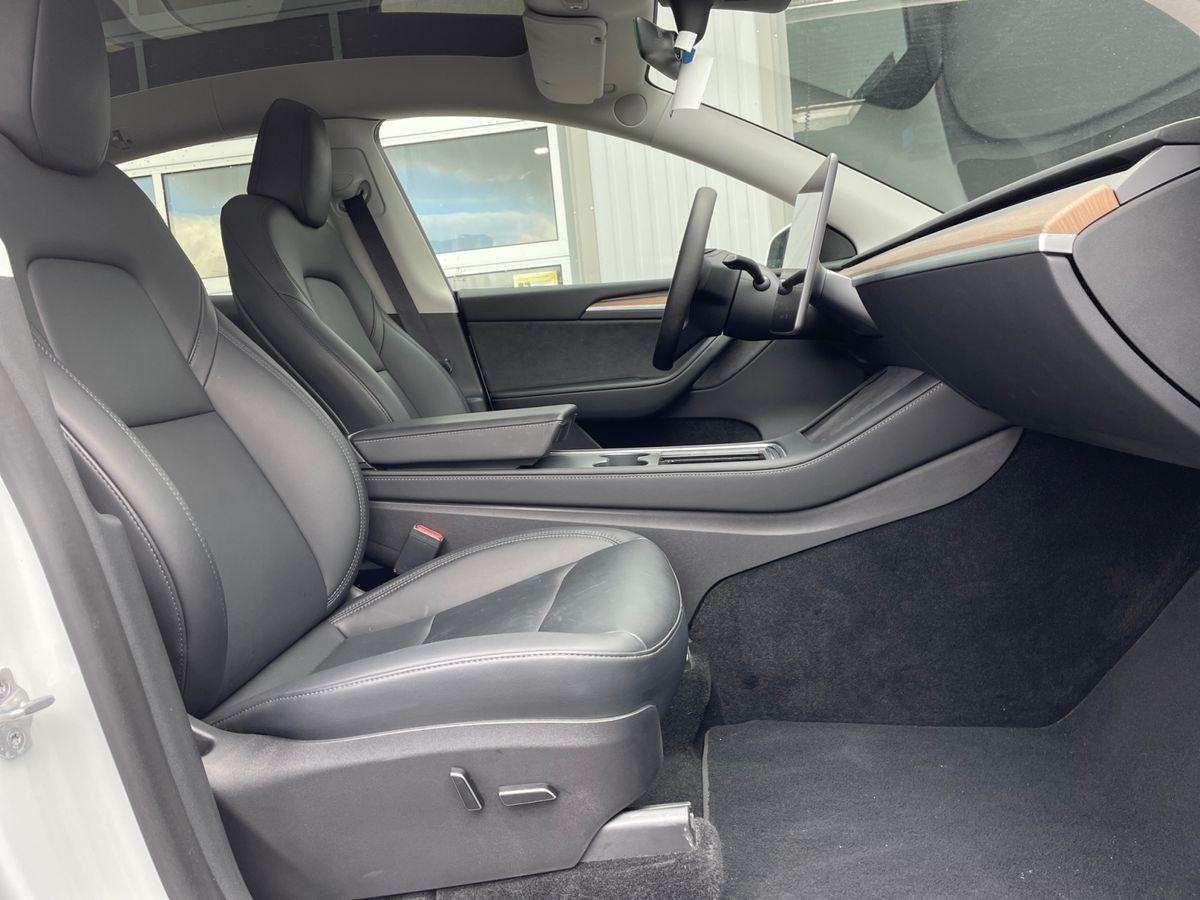 Fahrzeugbild eines TESLA Model Y