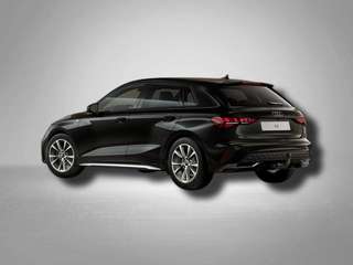 Schräge Frontansicht auf einen Audi A3 , freigestellt