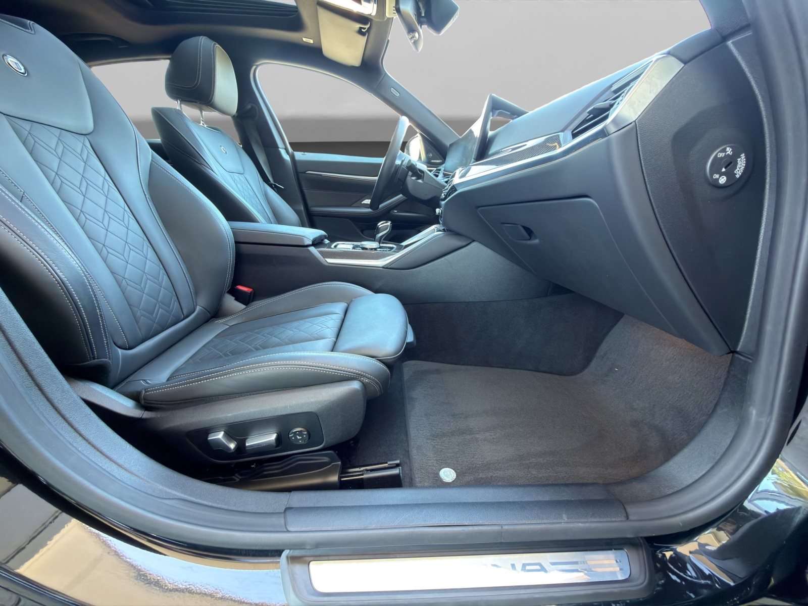 Fahrzeugbild eines Alpina B4
