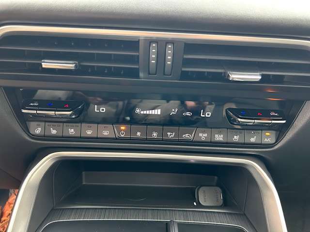 Fahrzeugbild eines Mazda CX-80