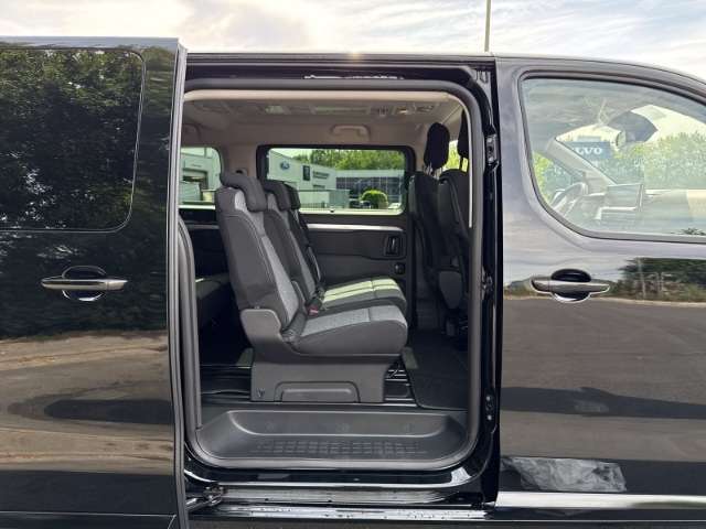 Fahrzeugbild eines Peugeot Traveller
