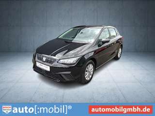 Schräge Frontansicht auf einen SEAT Ibiza , freigestellt