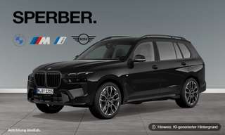 Schräge Frontansicht auf einen BMW X7 , freigestellt