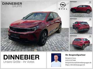 Schräge Frontansicht auf einen Opel Grandland X , freigestellt