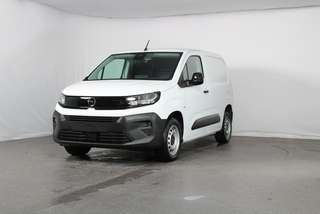 Schräge Frontansicht auf einen Opel Combo , freigestellt