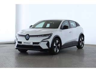 Schräge Frontansicht auf einen Renault Megane E-TECH , freigestellt