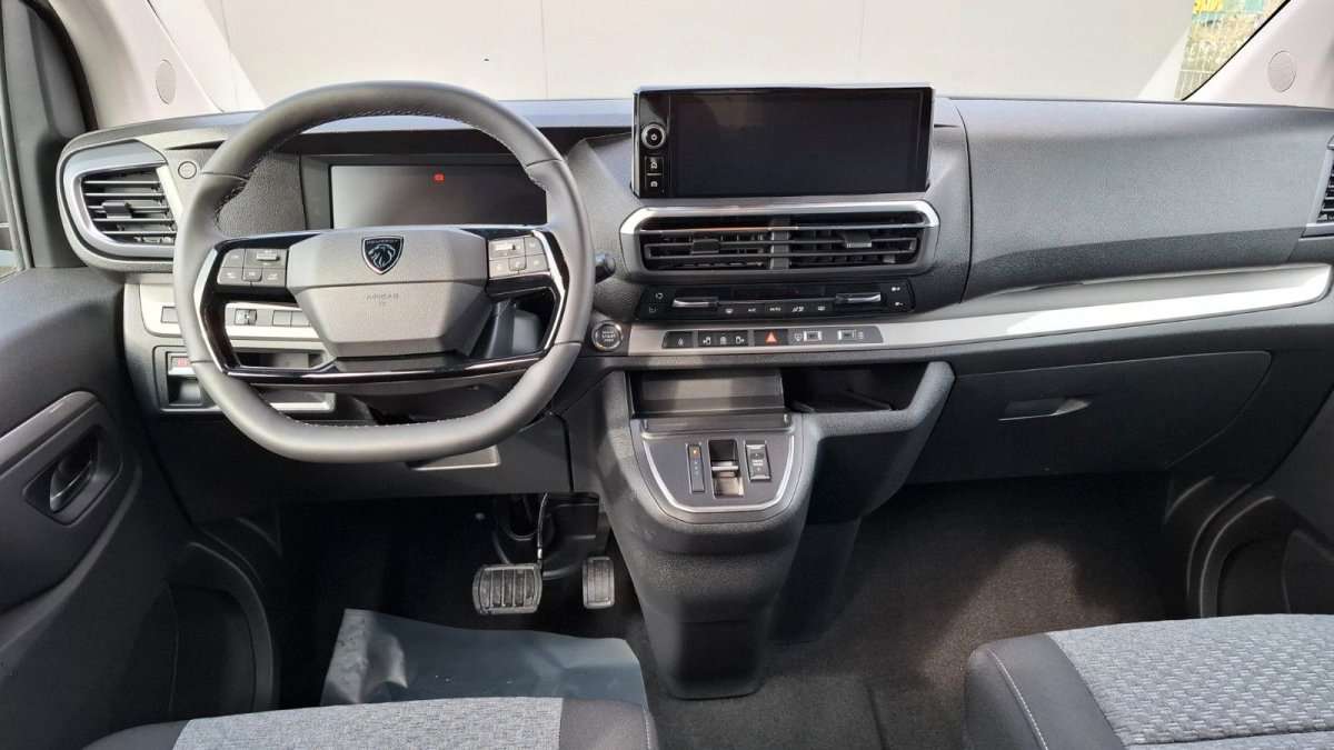 Fahrzeugbild eines Peugeot Traveller