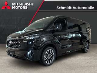 Schräge Frontansicht auf einen Ford Tourneo Custom , freigestellt