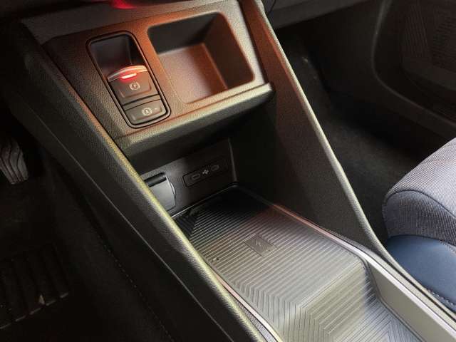 Fahrzeugbild eines Renault 4 E-TECH