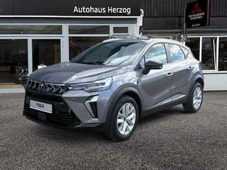 Schräge Frontansicht auf einen Mitsubishi ASX , freigestellt