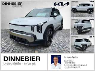 Schräge Frontansicht auf einen Kia EV2 , freigestellt