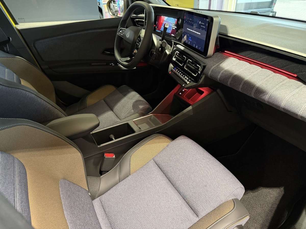 Fahrzeugbild eines Renault 5 E-TECH