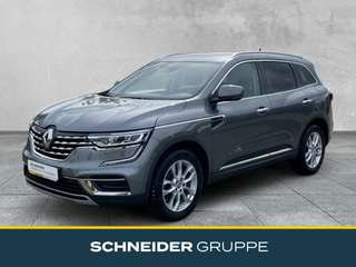 Schräge Frontansicht auf einen Renault Koleos , freigestellt