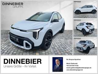 Schräge Frontansicht auf einen Kia Stonic , freigestellt
