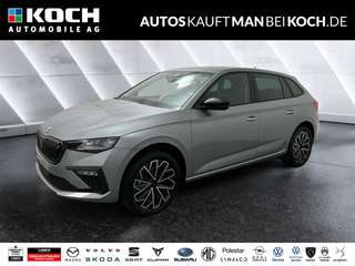 Schräge Frontansicht auf einen Skoda Scala , freigestellt