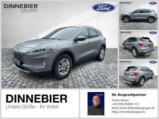 Schräge Frontansicht auf einen Ford Kuga , freigestellt