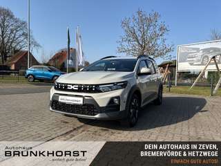 Schräge Frontansicht auf einen Dacia Jogger , freigestellt