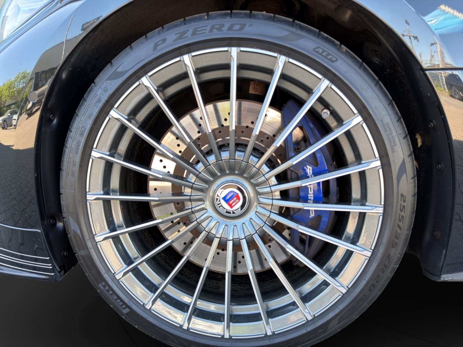 Fahrzeugbild eines Alpina B4